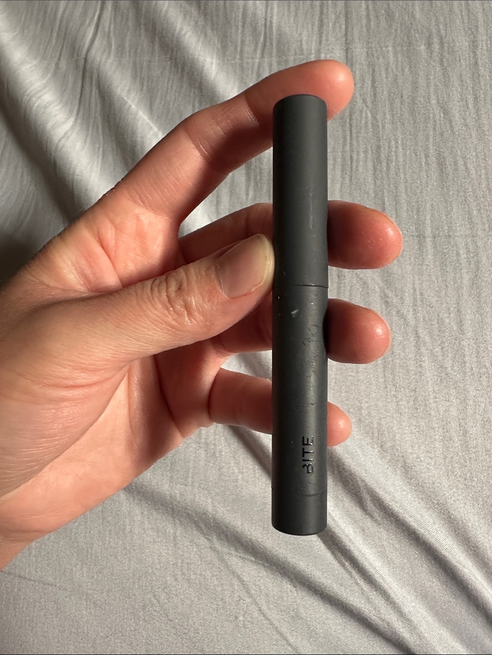 Bite Beauty Black Lip crayon in Pastille